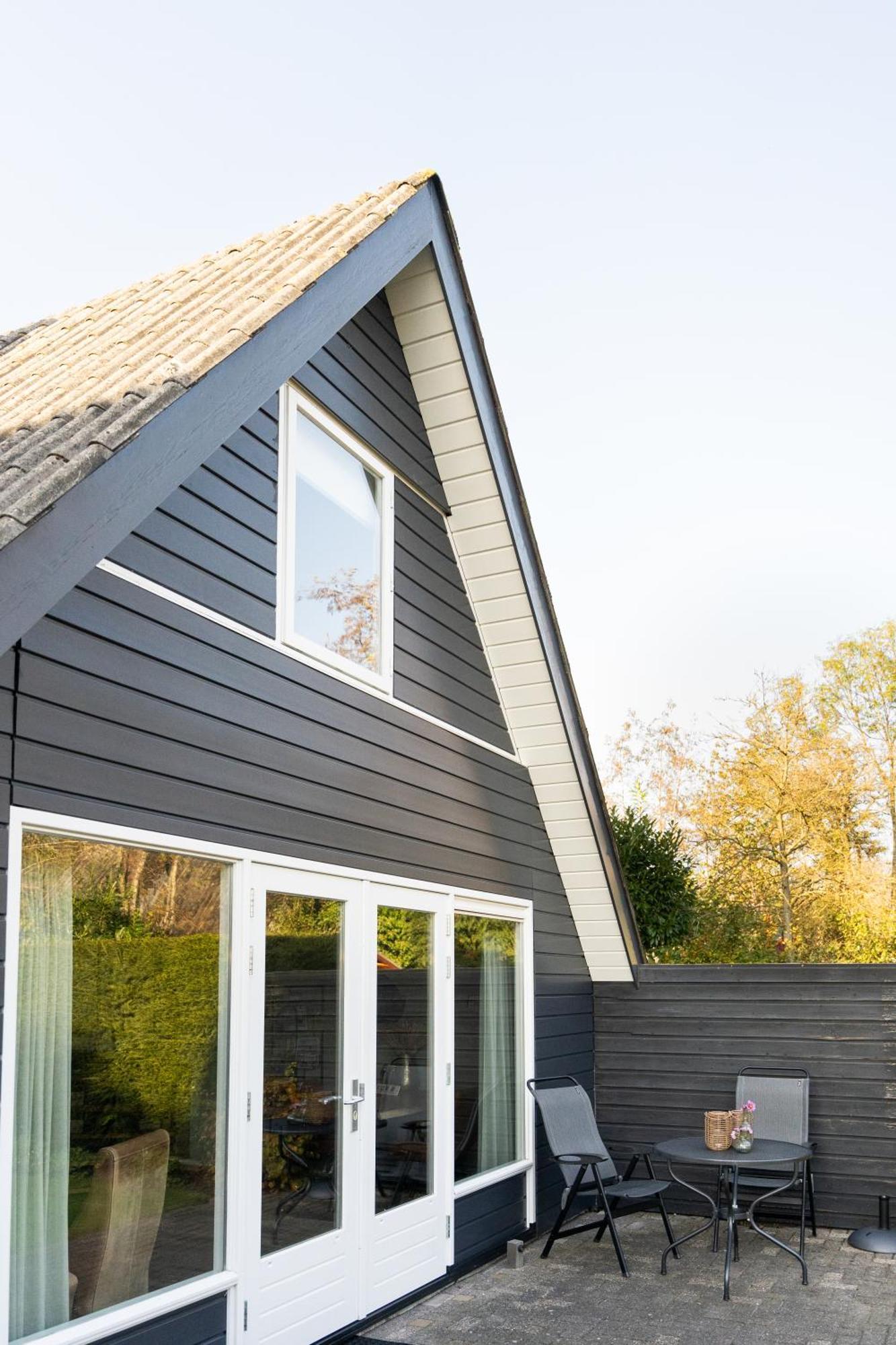 Peaceful Holiday Home In Tuitjenhorn Exterior photo