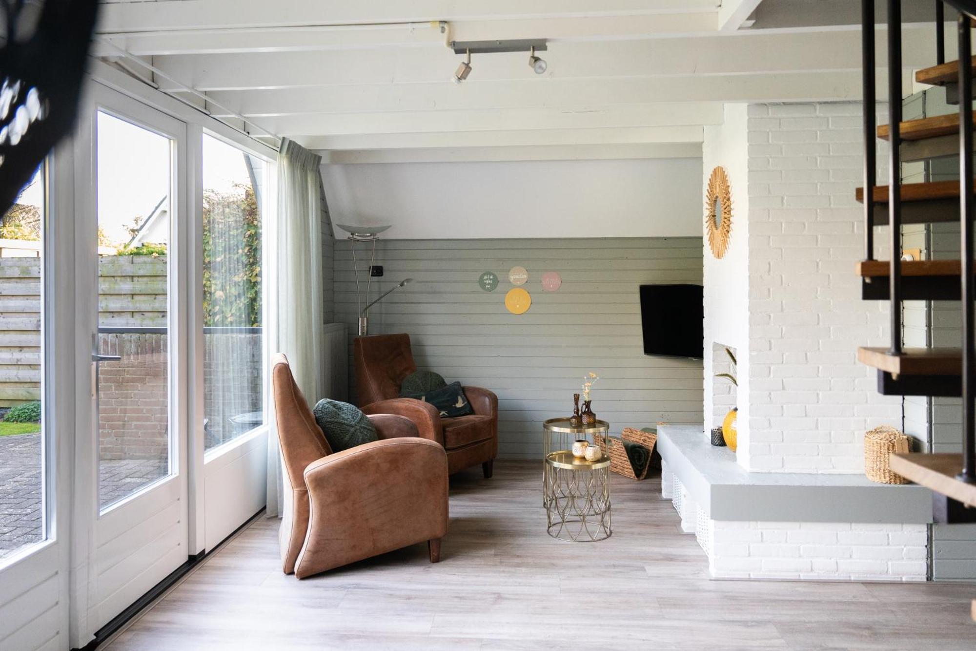 Peaceful Holiday Home In Tuitjenhorn Exterior photo