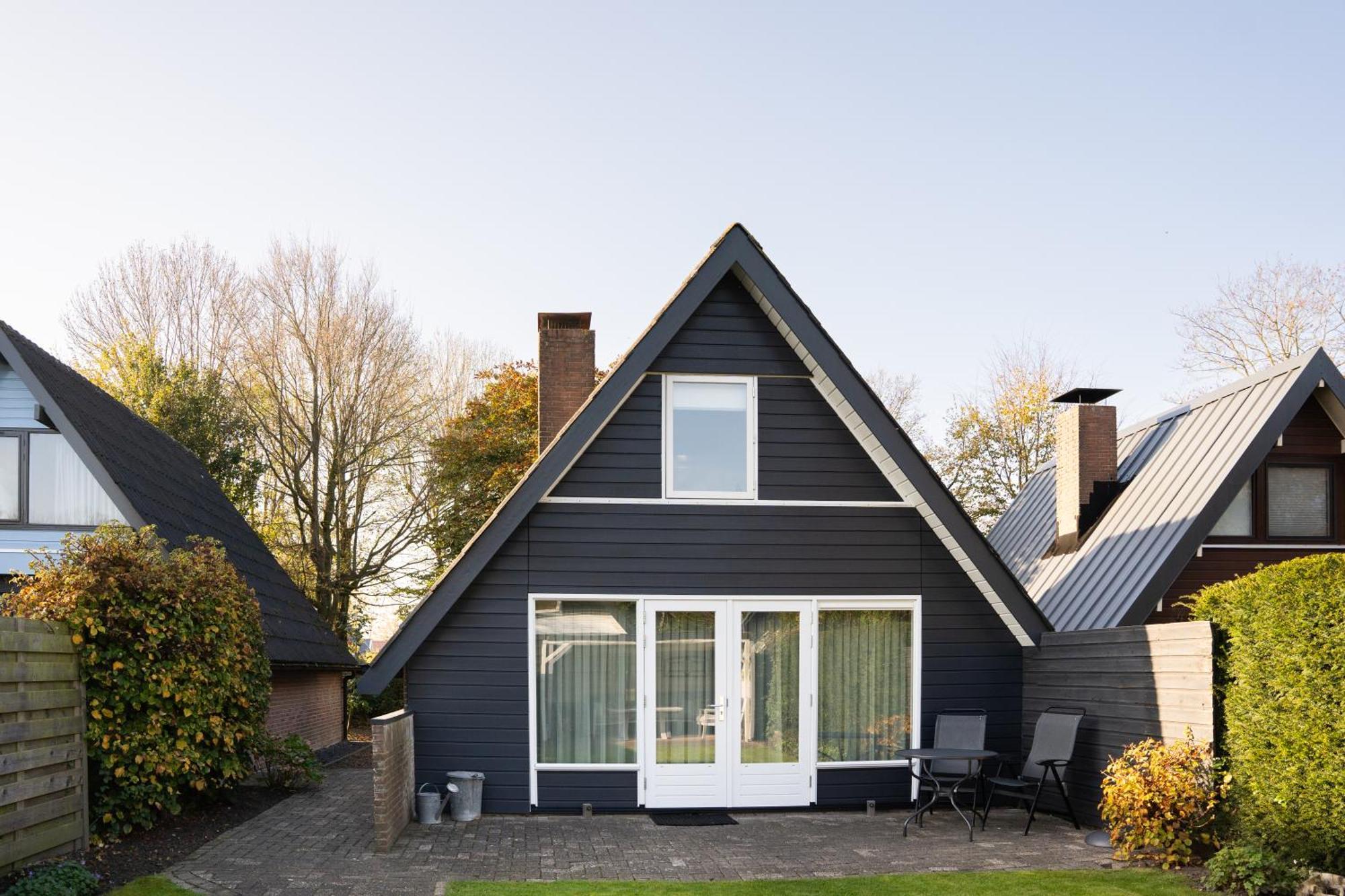Peaceful Holiday Home In Tuitjenhorn Exterior photo